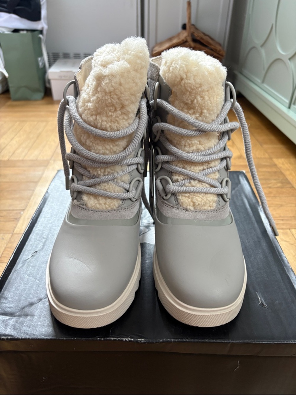Sorel Lace-Up Winter Snow Boots with Shearling brand new with tags size 7